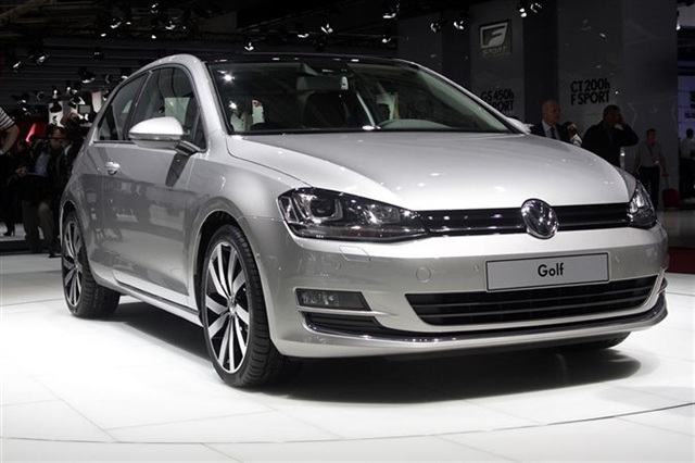 Volkswagen Golf MKVII: Paris 2012 4