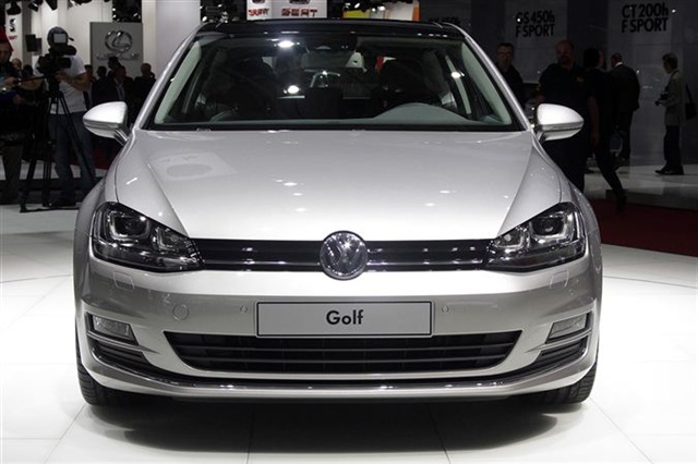 Volkswagen Golf MKVII: Paris 2012 7