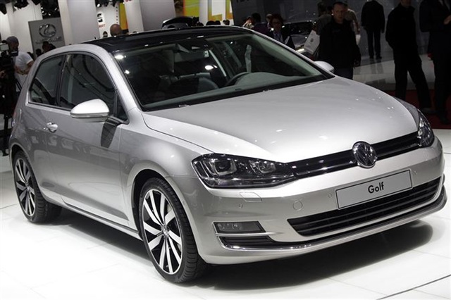 Volkswagen Golf MKVII: Paris 2012 8