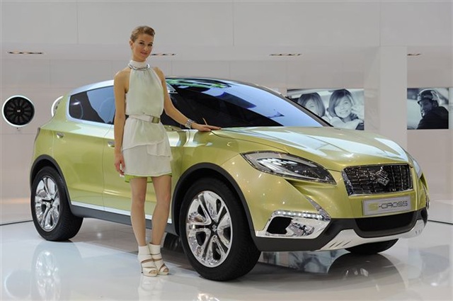 Suzuki S-Cross Concept: Paris 2012 1