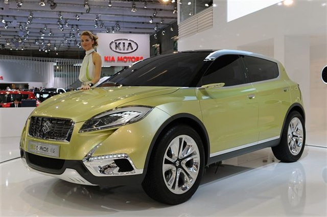 Suzuki S-Cross Concept: Paris 2012 3