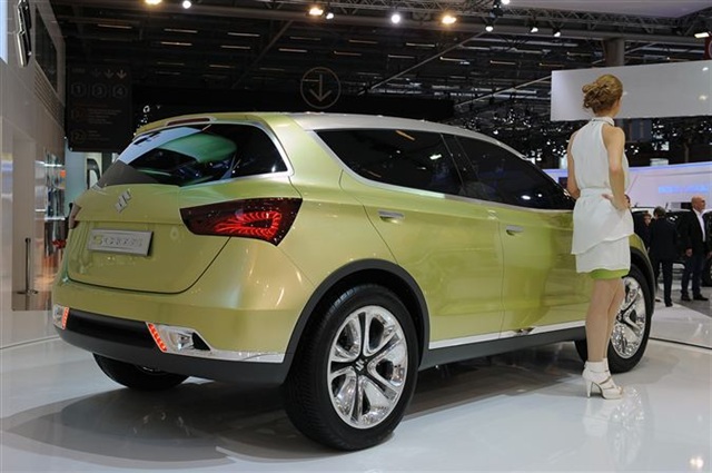 Suzuki S-Cross Concept: Paris 2012 4