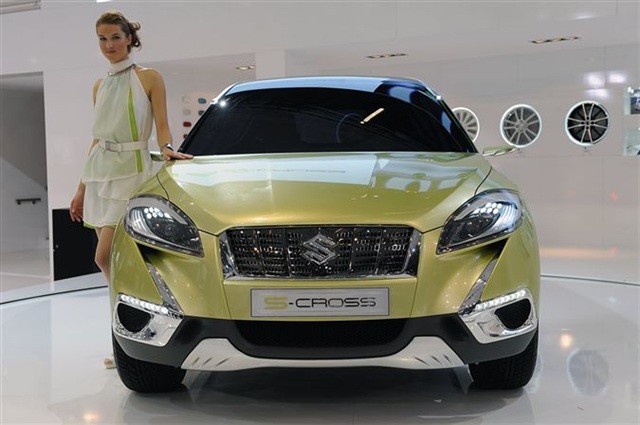 Suzuki S-Cross Concept: Paris 2012 5