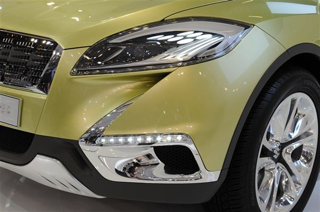 Suzuki S-Cross Concept: Paris 2012 8