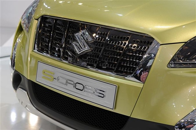 Suzuki S-Cross Concept: Paris 2012 9