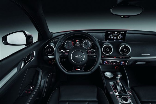 Yeni 2013 Audi S3 296 HP 31