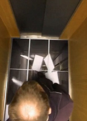 Asansörde korku dolu anlar 4