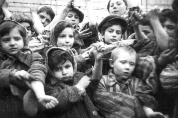 Auschwitz kampının fotoğrafçısı öldü 11