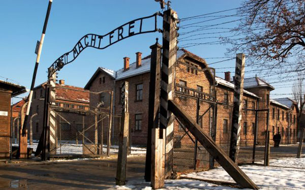 Auschwitz kampının fotoğrafçısı öldü 18