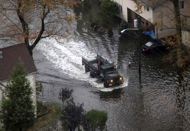 Sandy kasırgası öldürüyor 100