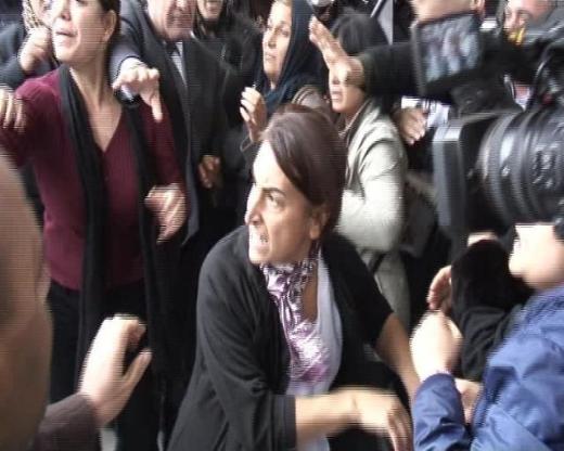 BDP'li vekil polise yumruk attı 2