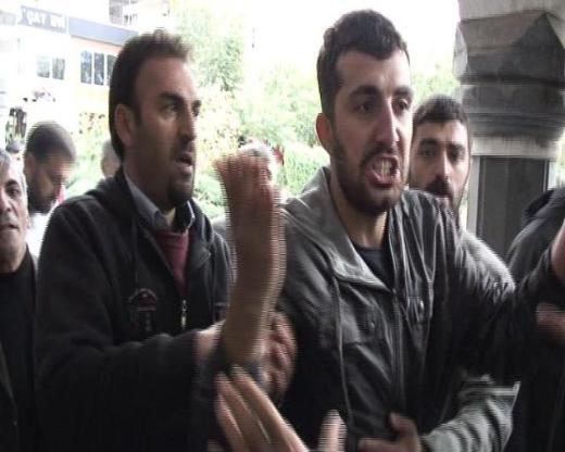 BDP'li vekil polise yumruk attı 4