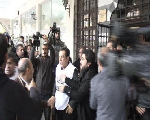 BDP'li vekil polise yumruk attı 5