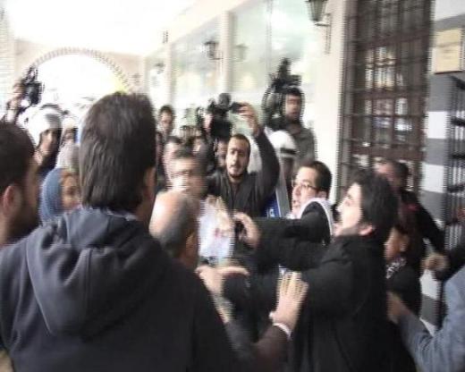 BDP'li vekil polise yumruk attı 6