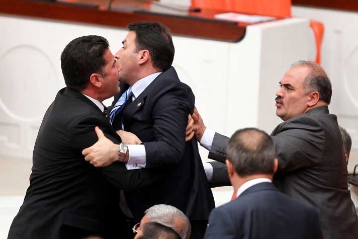 Meclis'te birbirlerine girdiler 2