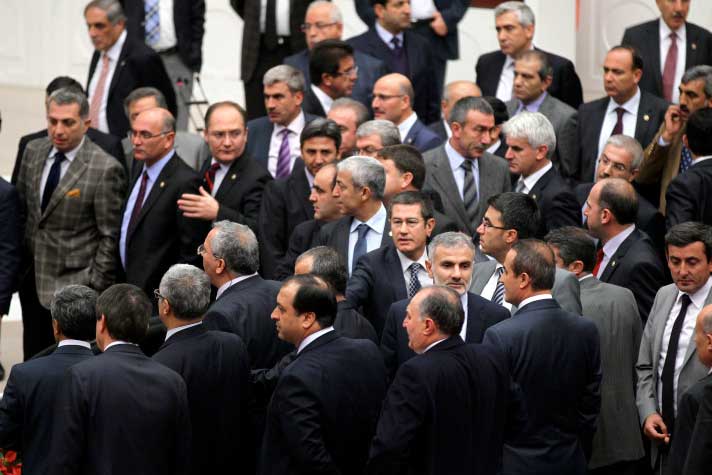 Meclis'te birbirlerine girdiler 8