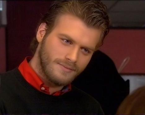 Kıvanç Tatlıtuğ'un yeni dizisi 18