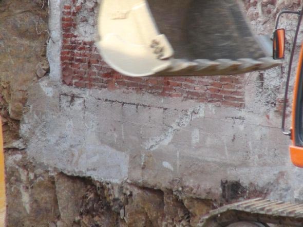 Taksim'de merak uyandıran kalıntı 7