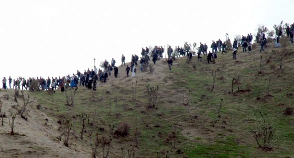 Asker öldürülen PKK'lıları böyle taşıdı 12