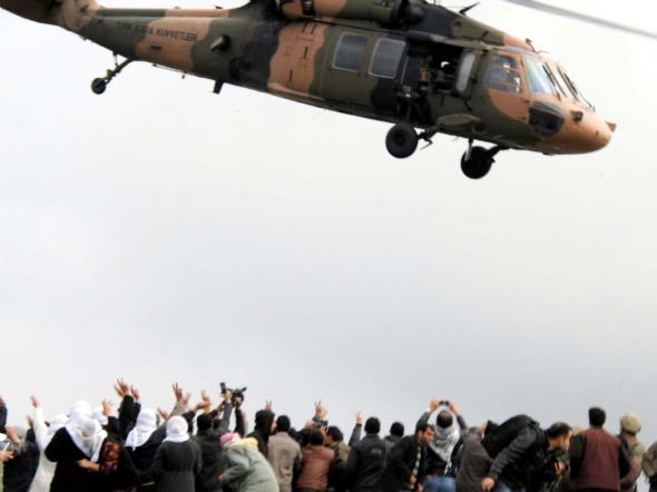 Asker öldürülen PKK'lıları böyle taşıdı 4