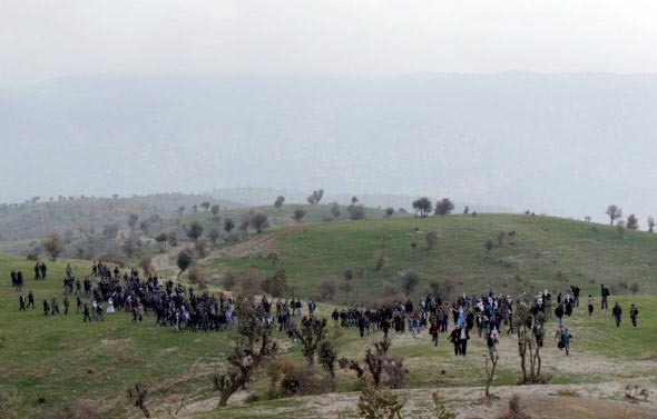 Asker öldürülen PKK'lıları böyle taşıdı 8