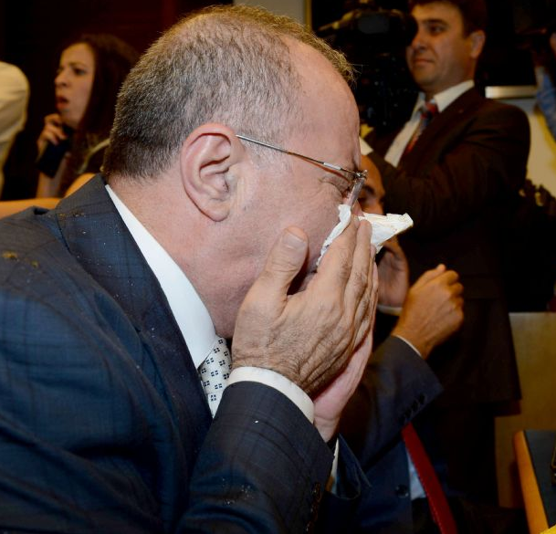 CHP'liler AK Partililere biber gazı sıktı! 1