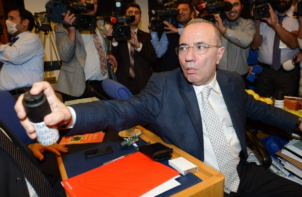 CHP'liler AK Partililere biber gazı sıktı! 2
