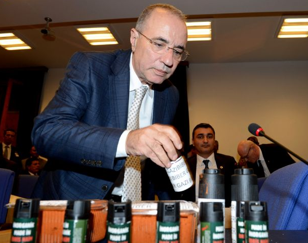 CHP'liler AK Partililere biber gazı sıktı! 4