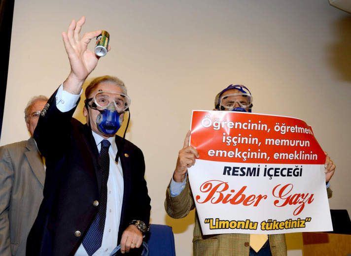 CHP'liler AK Partililere biber gazı sıktı! 8