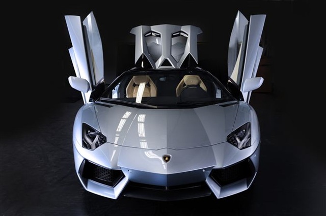 Lamborghini Yeni Aventador LP 700-4 Roadster’i Tanıttı… 4