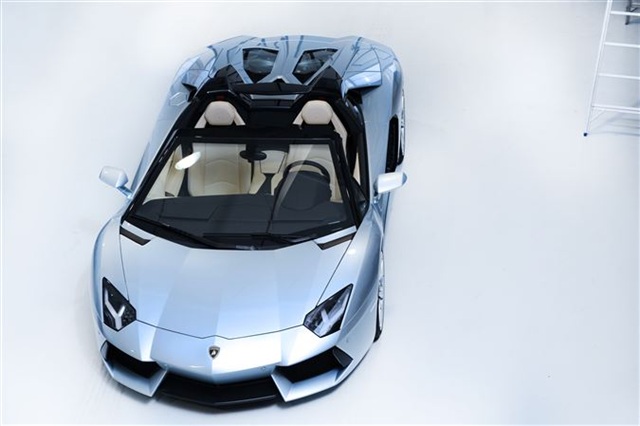Lamborghini Yeni Aventador LP 700-4 Roadster’i Tanıttı… 6