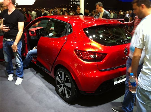 2012 İstanbul Auto Show - RENAULT & DACIA 11