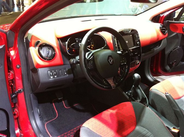 2012 İstanbul Auto Show - RENAULT & DACIA 12