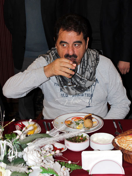 3 porsiyon kebapla kahvaltı 12