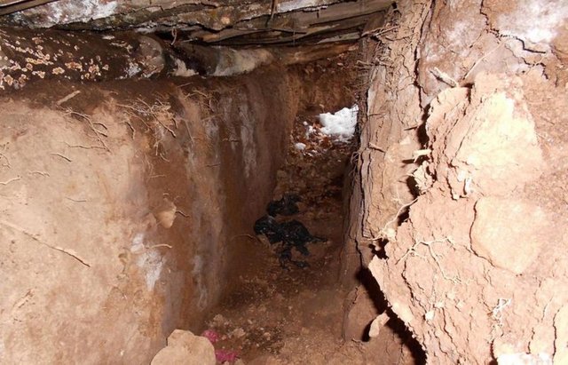 Mehmetçik, PKK'lıların sığınağını buldu ve imha etti. 6 odalı sığın 16