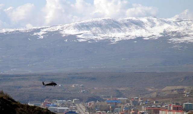Mehmetçik, PKK'lıların sığınağını buldu ve imha etti. 6 odalı sığın 18