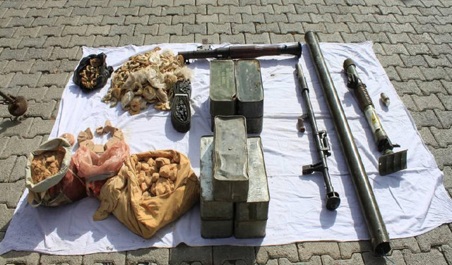 Mehmetçik, PKK'lıların sığınağını buldu ve imha etti. 6 odalı sığın 76