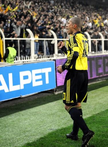 Fenerbahçe zirveye oynadı 16
