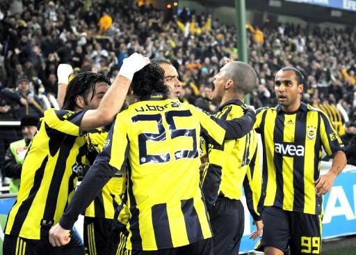 Fenerbahçe zirveye oynadı 19