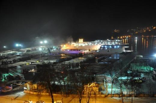 Gemideki TIR'lar alev alev yandı 3