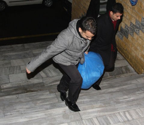 Kumarhanenin ilk müşterileri polisler oldu 2