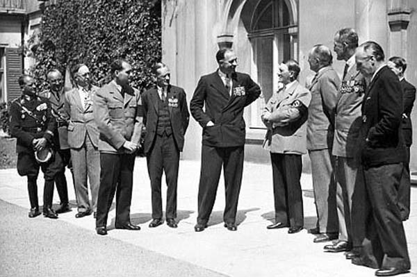 Hitler'in Noel Partisi... 11