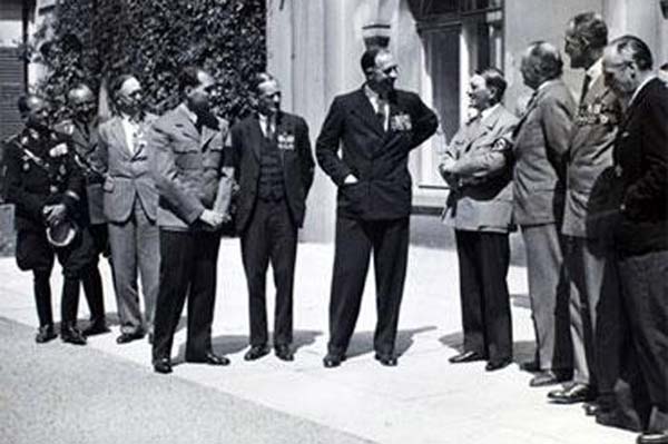 Hitler'in Noel Partisi... 12