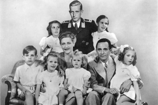 Hitler'in Noel Partisi... 17
