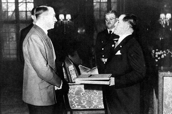 Hitler'in Noel Partisi... 21