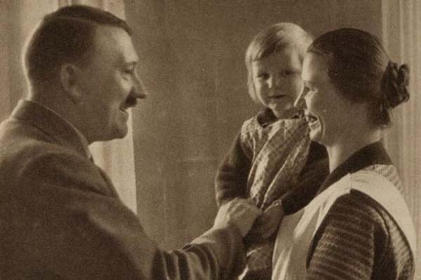 Hitler'in Noel Partisi... 39