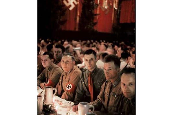 Hitler'in Noel Partisi... 4