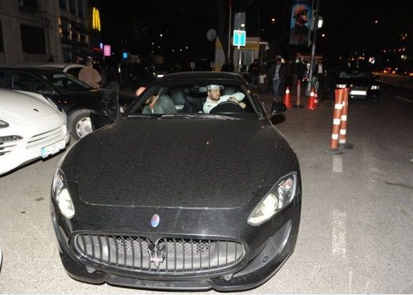 Murat Boz Otomobiline Koruma Tuttu 2