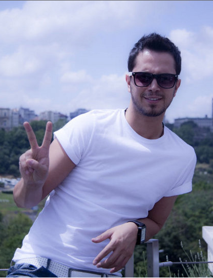 Murat Boz Otomobiline Koruma Tuttu 7