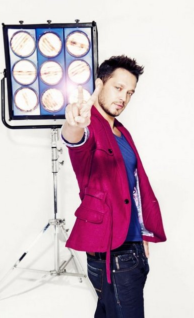Murat Boz Otomobiline Koruma Tuttu 8